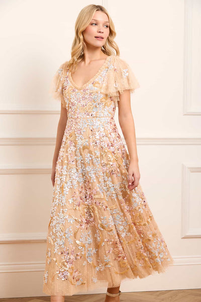 Танцуваща рокля с панделка на глезена