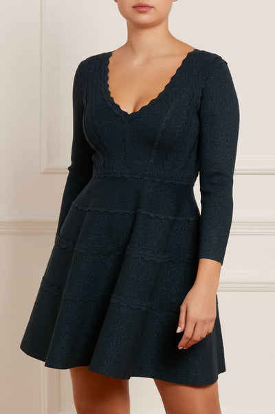 Schimmerndes Strickminikleid