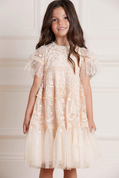 Robe d'enfant en dentelle du milieu de l'été