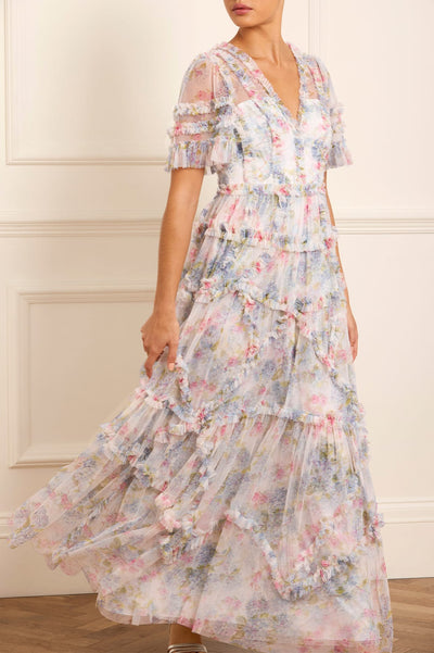 Vestido com folhos de hortênsia