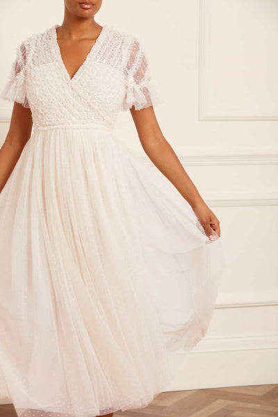 Vestido com decote em V e tornozelo com corpete de lantejoulas em espiral